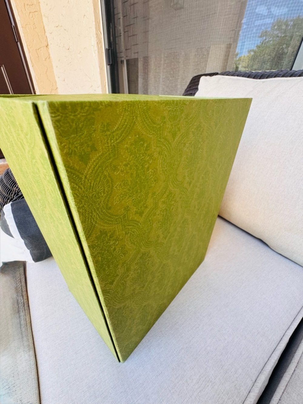 Gucci Green Paisley Gift Box with Branded Ribbon - Picture 9 of 10